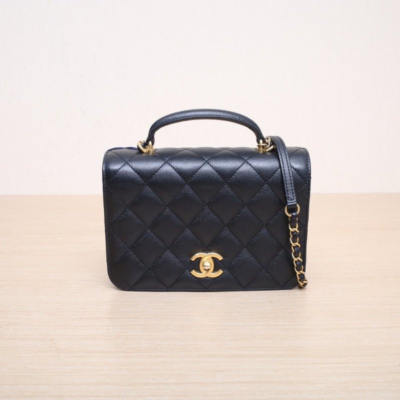 CHANEL 23B口蓋風琴包21黑色荔枝牛皮晶片開金扣金屬皮牌皮手柄肩背包-1