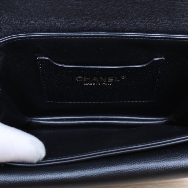 CHANEL 23B口蓋風琴包21黑色荔枝牛皮晶片開金扣金屬皮牌皮手柄肩背包-4