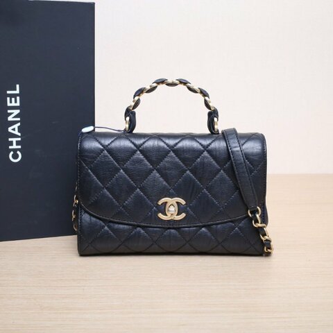 CHANEL 21S口蓋包22.5黑色羊皮31開金扣金屬皮穿手柄肩背包