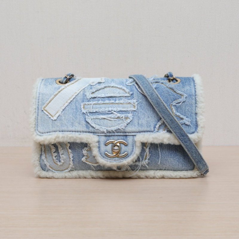 CHANEL 季節款牛仔羊羔毛CF秀款拼色牛仔28開淺金扣肩背包-1