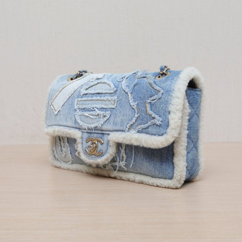 CHANEL 季節款牛仔羊羔毛CF秀款拼色牛仔28開淺金扣肩背包-3