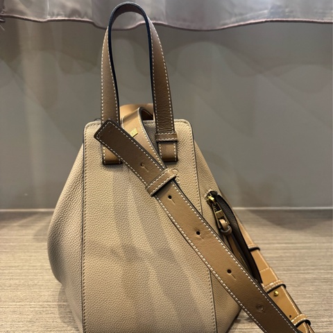 Small Hammock bag in soft grained calfskin 小型柔軟粒面小牛皮 Hammock 手提包