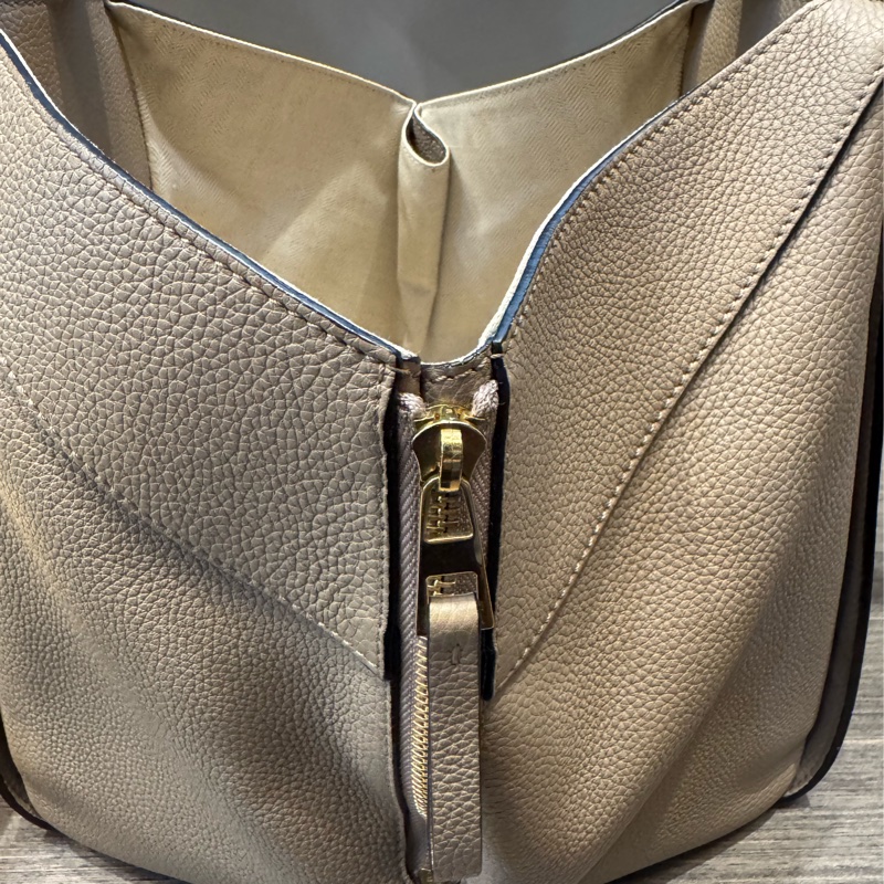 Small Hammock bag in soft grained calfskin 小型柔軟粒面小牛皮 Hammock 手提包-3