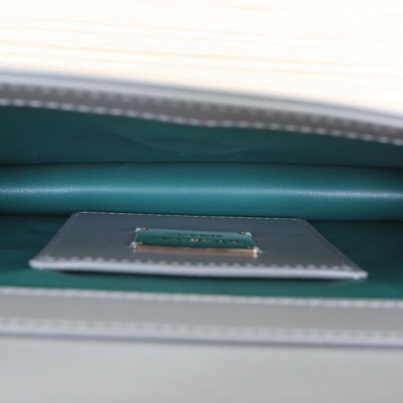 BVLGARI 銀色魚皮珍珠蛇頭包橫版單肩包肩背包-3