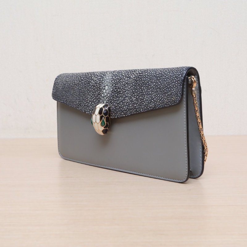 BVLGARI 銀色魚皮珍珠蛇頭包橫版單肩包肩背包-4