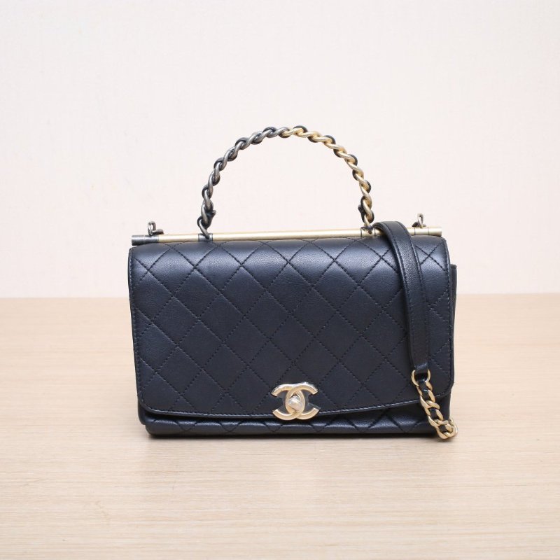 CHANEL 20S手柄口蓋包23黑色羊皮29開金銀扣金屬皮穿手柄肩背包-1