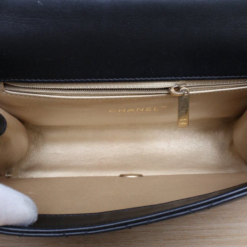 CHANEL 20S手柄口蓋包23黑色羊皮29開金銀扣金屬皮穿手柄肩背包-4