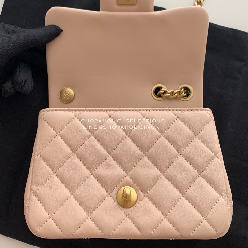 Chanel山茶花復古金調節鏈淺膚色羊皮方胖AS4040-3