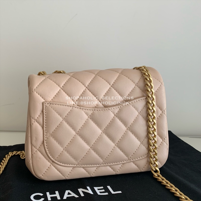 Chanel山茶花復古金調節鏈淺膚色羊皮方胖AS4040-6