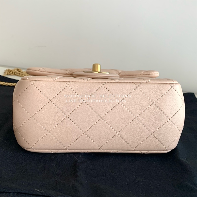 Chanel山茶花復古金調節鏈淺膚色羊皮方胖AS4040-7