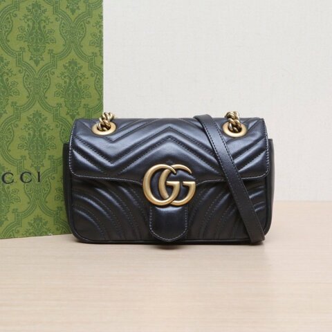GUCCI GGMarmont肩背包Mini22黑色牛皮金扣肩背包