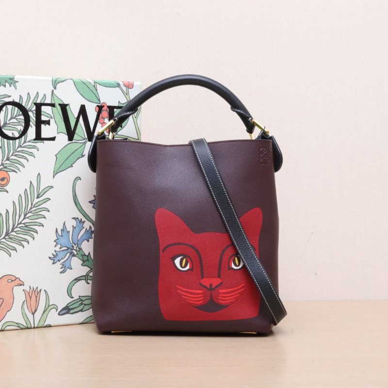 LOEWE 酒紅色牛皮金扣貓咪系列水桶包斜挎包肩背包-0