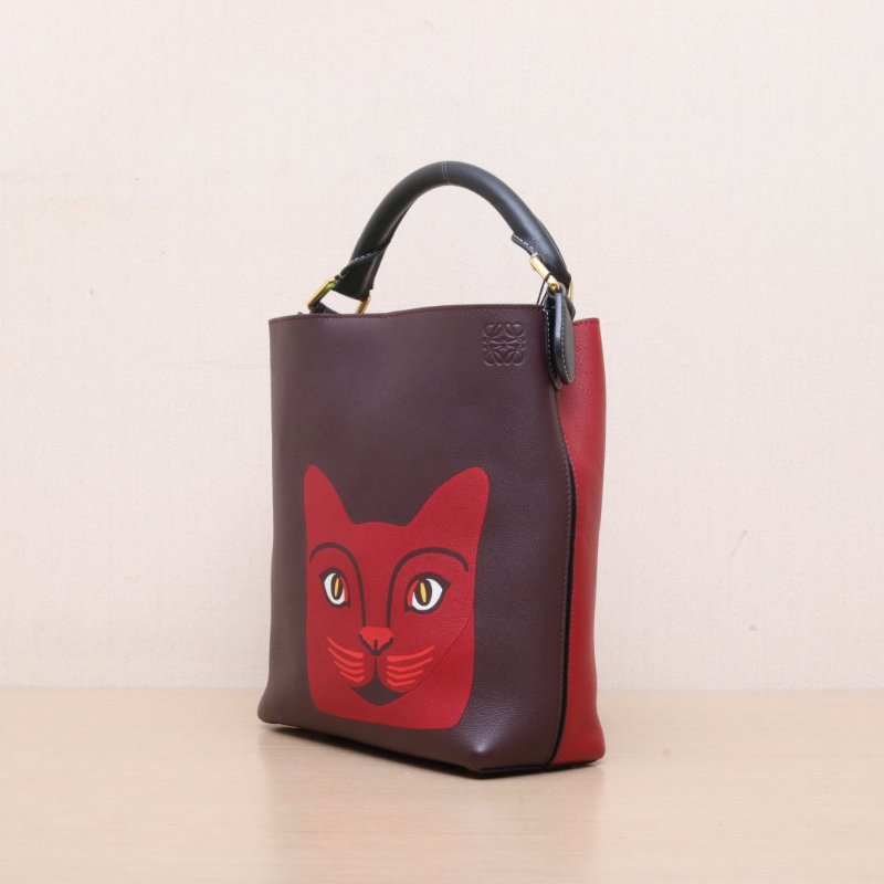 LOEWE 酒紅色牛皮金扣貓咪系列水桶包斜挎包肩背包-4