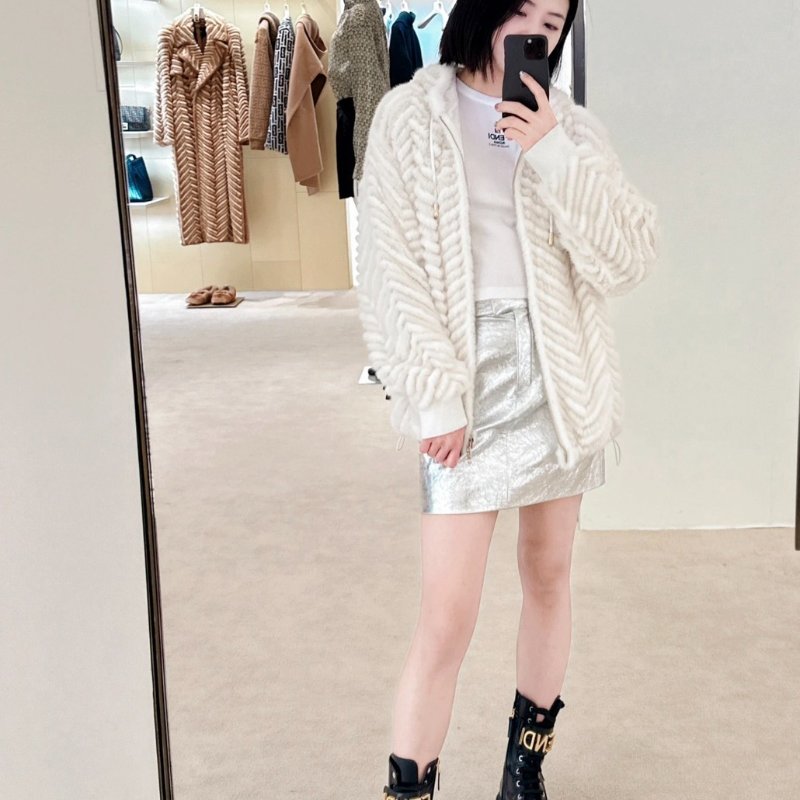 Fendi 黑金字母馬丁靴 37號 全新閒置配件盒子塵袋-1