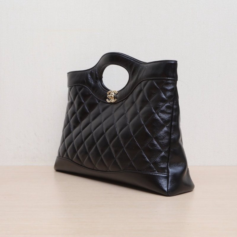 CHANEL 31Bag中號橫版36黑色羊皮晶片開金扣肩背包-4