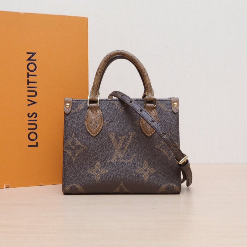 LOUIS VUITTON OnthegoBB18老花PVC晶片肩背包-0