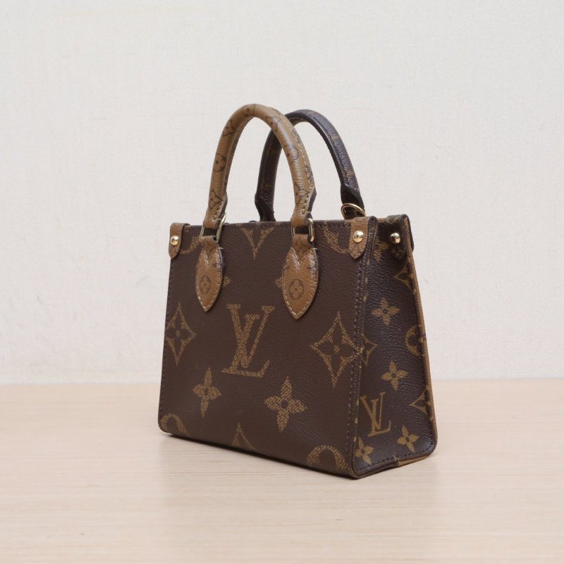 LOUIS VUITTON OnthegoBB18老花PVC晶片肩背包-4