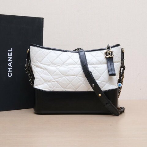 CHANEL GABRIELLE流浪中號28白色牛皮25開金銀扣黑底肩背包