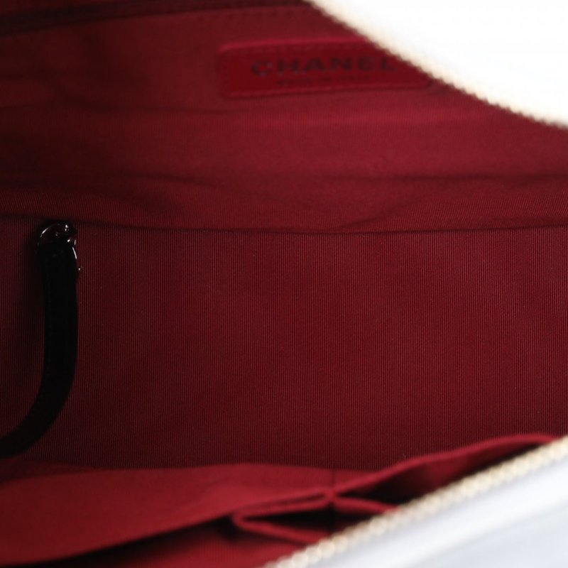 CHANEL GABRIELLE流浪中號28白色牛皮25開金銀扣黑底肩背包-2