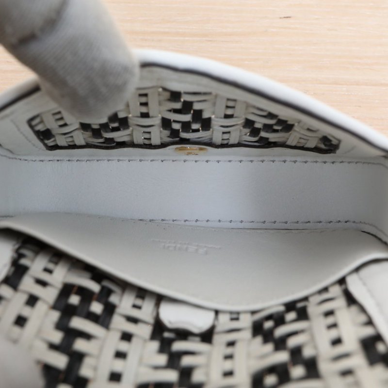 FENDI Baguette法棍包Nano白色牛皮肩背包-2