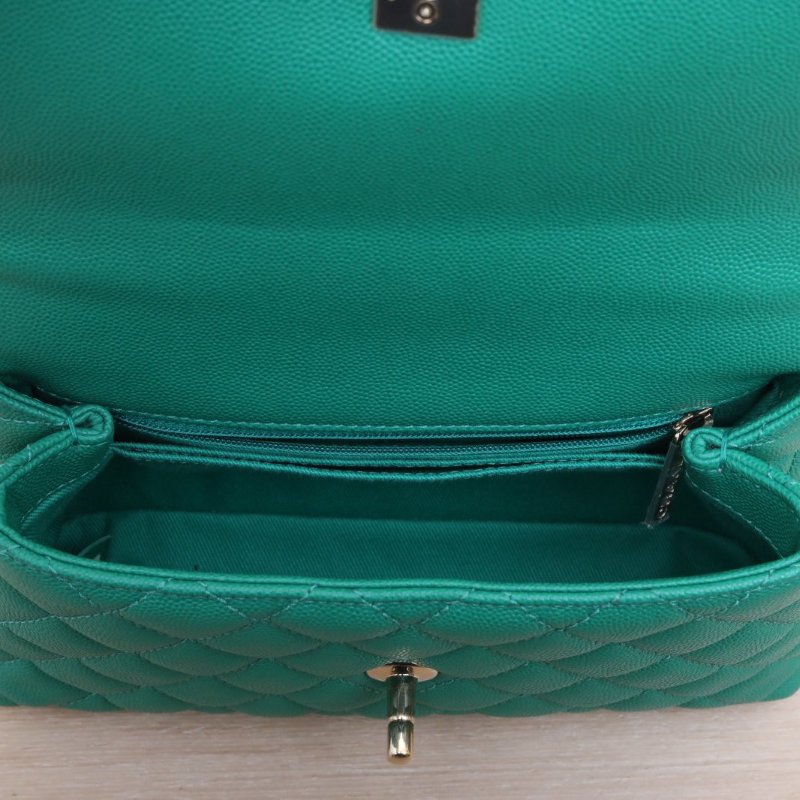 CHANEL CocoHandle小號2430開綠色荔枝牛皮金扣肩背包-3