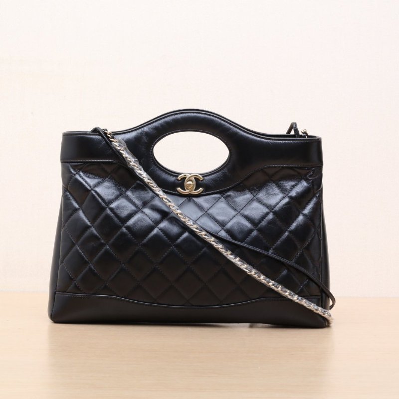 CHANEL 31Bag中號橫版36黑色羊皮晶片開金扣肩背包-1