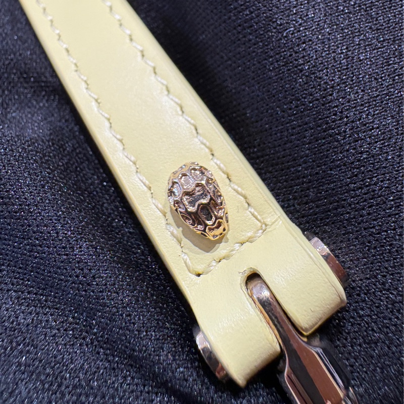 【春夏亮眼焦點】BVLGARI Serpenti Forever 小牛皮琺瑯蛇頭包|經典20cm尺寸|淡檸黃限量色|頂級質感義大利製精品-11