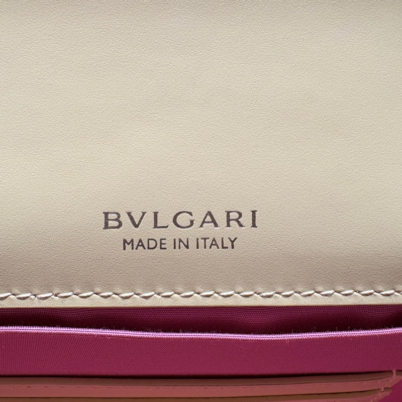 【春夏亮眼焦點】BVLGARI Serpenti Forever 小牛皮琺瑯蛇頭包|經典20cm尺寸|淡檸黃限量色|頂級質感義大利製精品-13