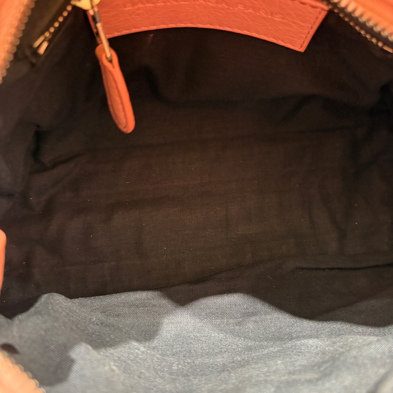 【時尚收藏・經典回歸】BALENCIAGA Mini City 迷你機車包｜柔霧粉色｜復古經典設計｜輕盈隨行款-8