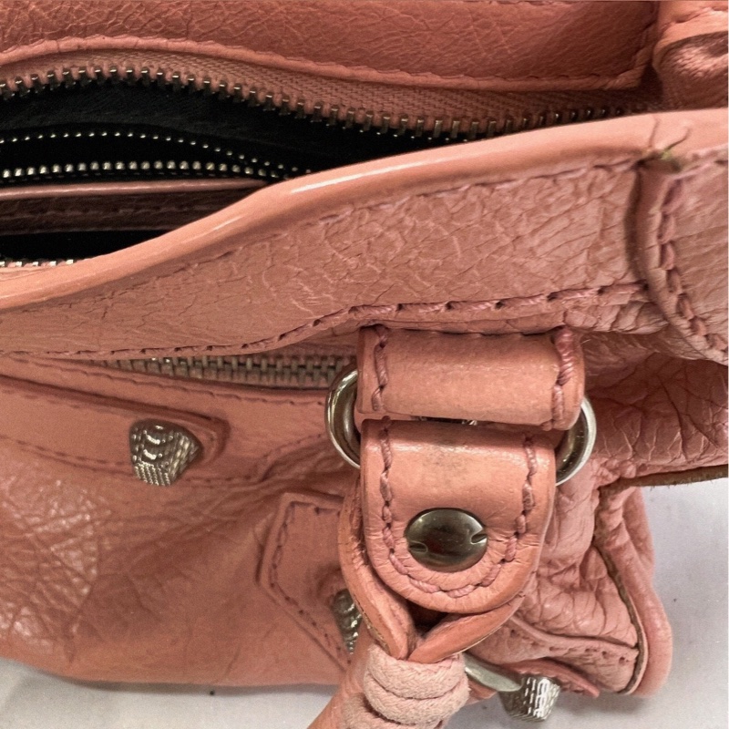 【時尚收藏・經典回歸】BALENCIAGA Mini City 迷你機車包|柔霧粉色|復古經典設計|輕盈隨行款-12