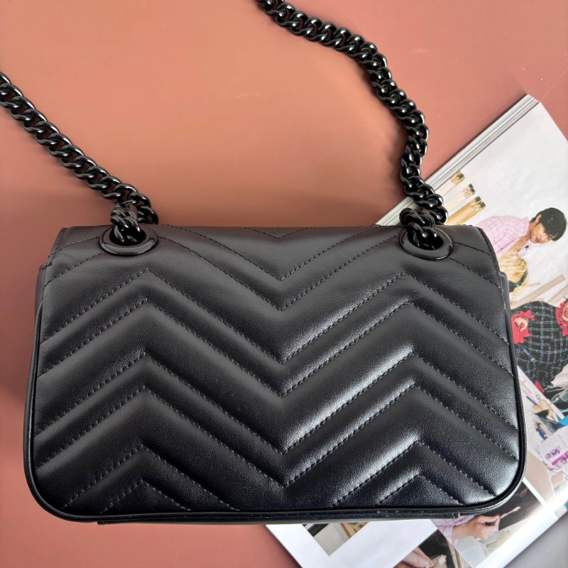 ::GUCCI:: 黑釦GG Marmont 黑色皮革肩背包 斜背包 小號22公分-2