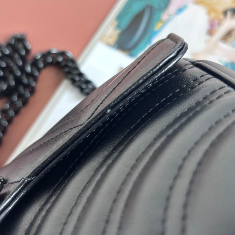 ::GUCCI:: 黑釦GG Marmont 黑色皮革肩背包 斜背包 小號22公分-16