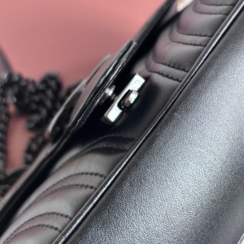 ::GUCCI:: 黑釦GG Marmont 黑色皮革肩背包 斜背包 小號22公分-18