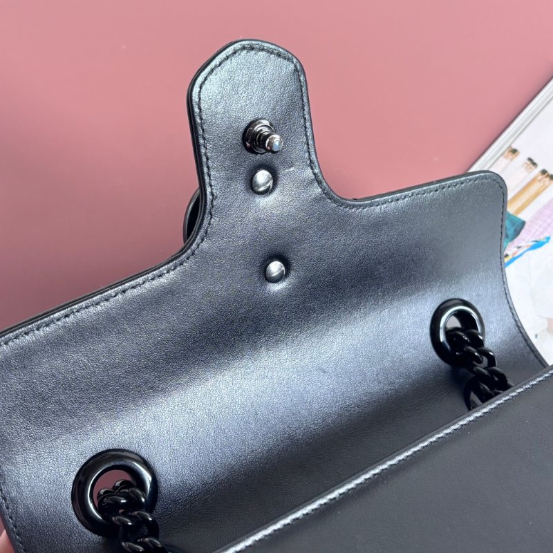 ::GUCCI:: 黑釦GG Marmont 黑色皮革肩背包 斜背包 小號22公分-19