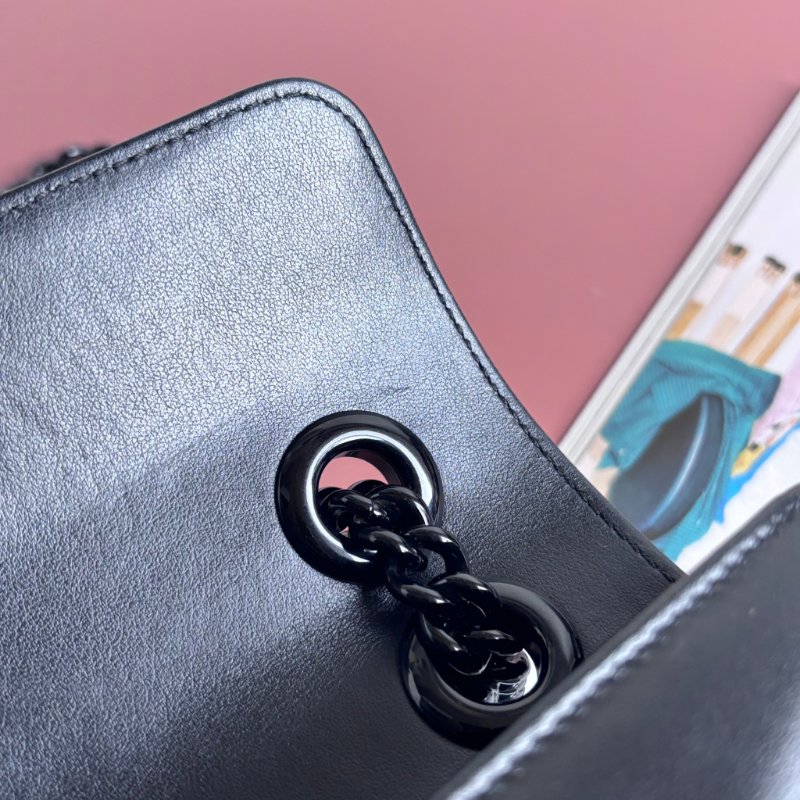 ::GUCCI:: 黑釦GG Marmont 黑色皮革肩背包 斜背包 小號22公分-20