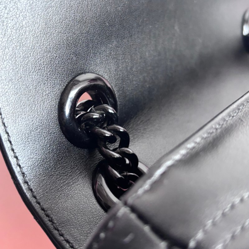 ::GUCCI:: 黑釦GG Marmont 黑色皮革肩背包 斜背包 小號22公分-21