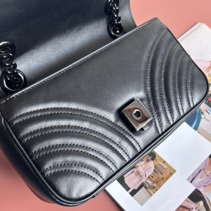 ::GUCCI:: 黑釦GG Marmont 黑色皮革肩背包 斜背包 小號22公分-22