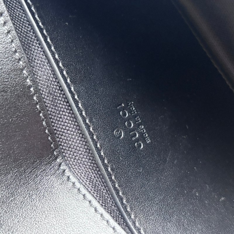 ::GUCCI:: 黑釦GG Marmont 黑色皮革肩背包 斜背包 小號22公分-23