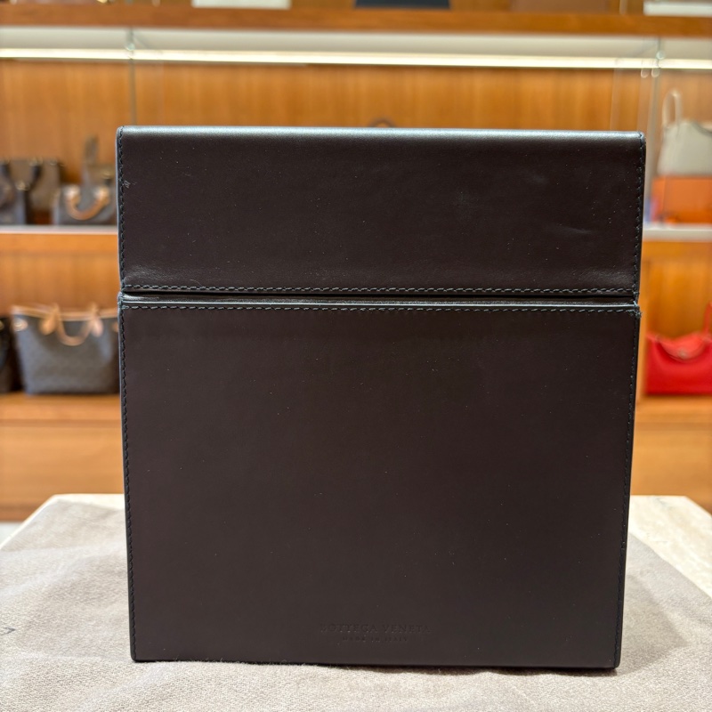 【極簡輪廓、雕塑質感】Bottega Veneta Daisy 盒子包｜中古稀有收藏｜黃銅鎖扣設計｜黑色小牛皮肩背包-1