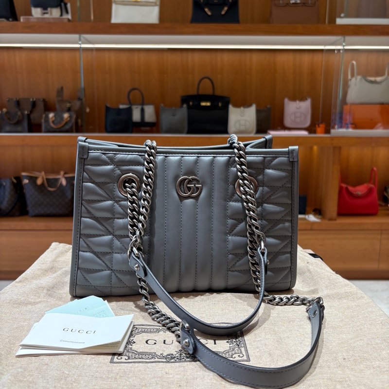 【柔霧鉛灰、時尚鏈條】Gucci GG Marmont 銀灰色肩背包｜立體絎縫設計｜復古雙G金屬標誌｜中古精品推薦-0
