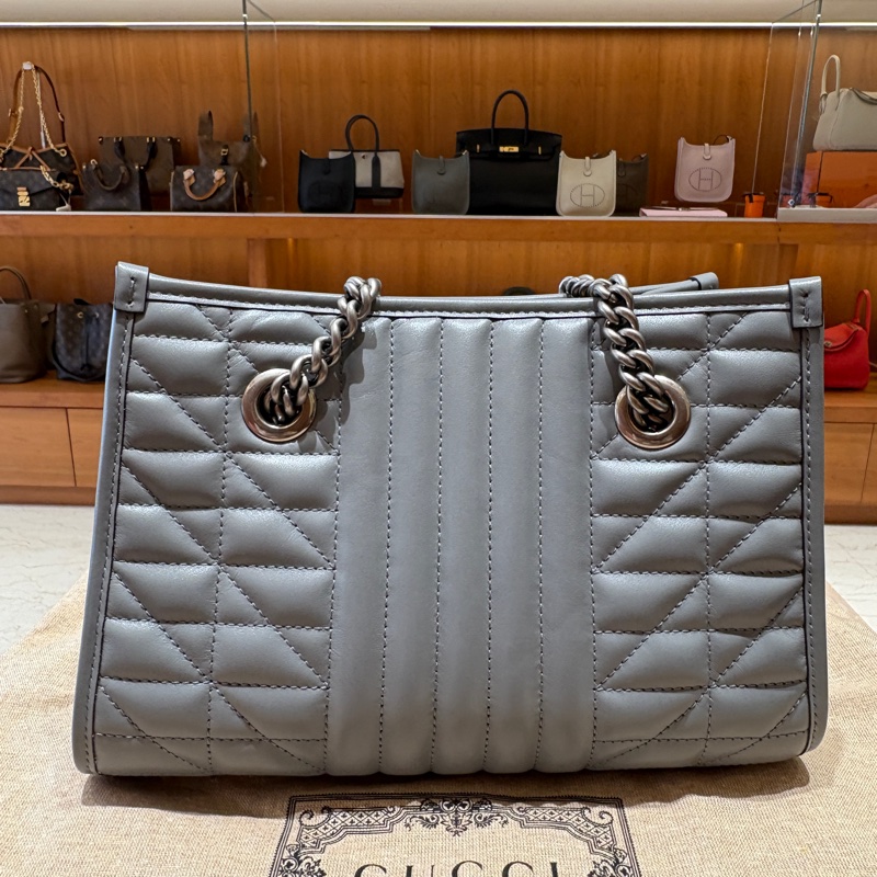【柔霧鉛灰、時尚鏈條】Gucci GG Marmont 銀灰色肩背包｜立體絎縫設計｜復古雙G金屬標誌｜中古精品推薦-1