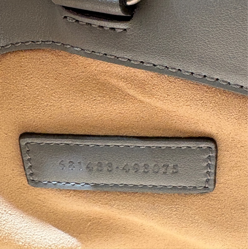 【柔霧鉛灰、時尚鏈條】Gucci GG Marmont 銀灰色肩背包｜立體絎縫設計｜復古雙G金屬標誌｜中古精品推薦-5