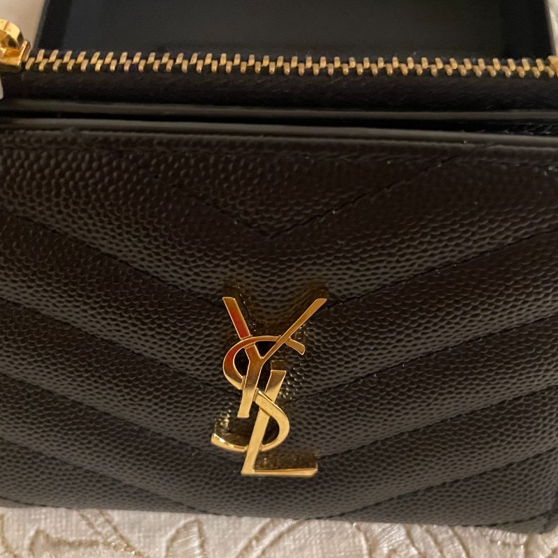 YSL Monogram 魚子醬黑色皮革二折錢包-3