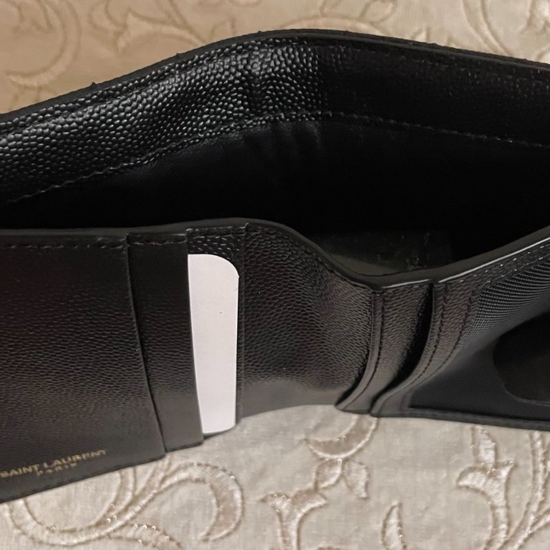 YSL Monogram 魚子醬黑色皮革二折錢包-5