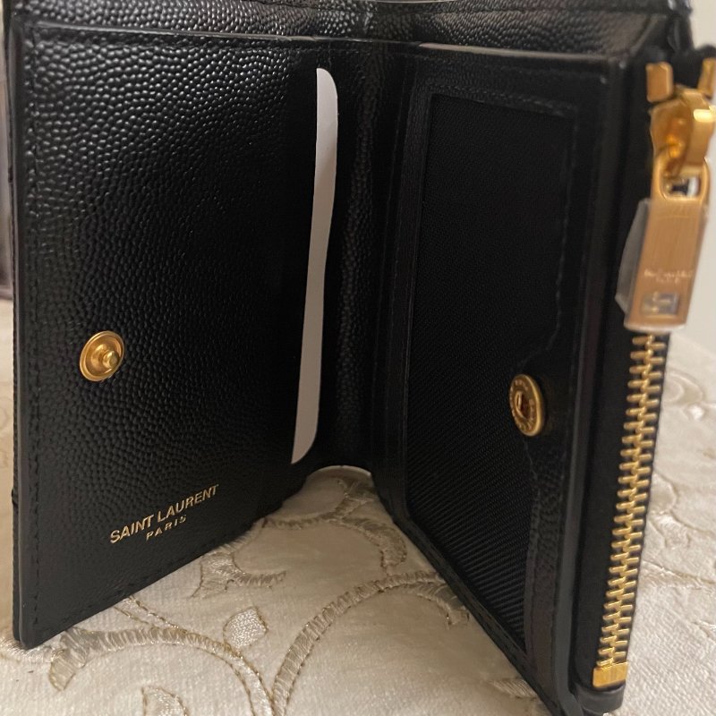 YSL Monogram 魚子醬黑色皮革二折錢包-6