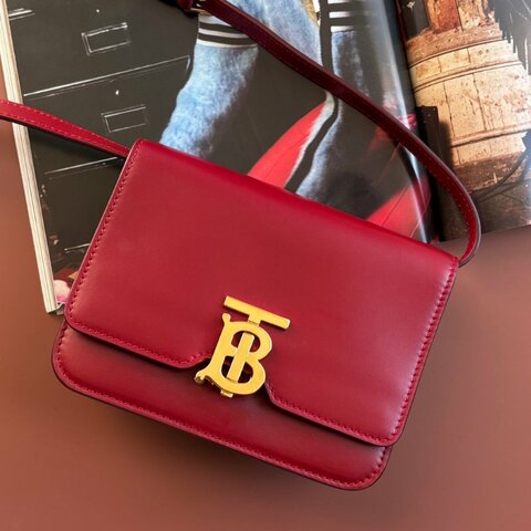 ::BURBERRY:: 楓葉紅色小型皮革 TB 斜背小包 小方包