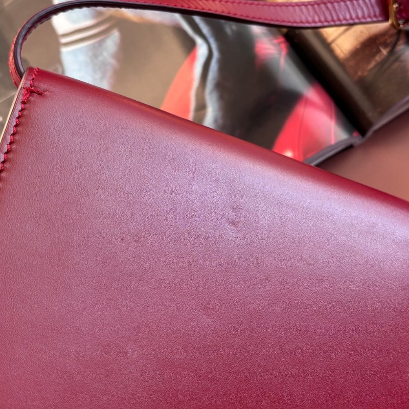 ::BURBERRY:: 楓葉紅色小型皮革 TB 斜背小包 小方包-6