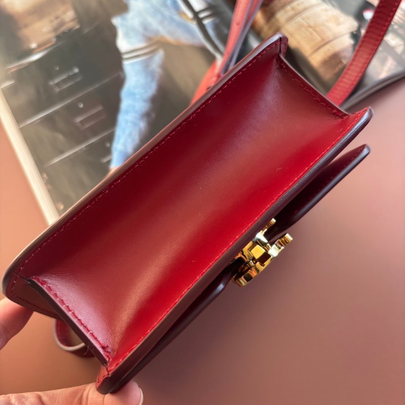 ::BURBERRY:: 楓葉紅色小型皮革 TB 斜背小包 小方包-7