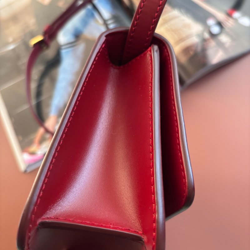 ::BURBERRY:: 楓葉紅色小型皮革 TB 斜背小包 小方包-8