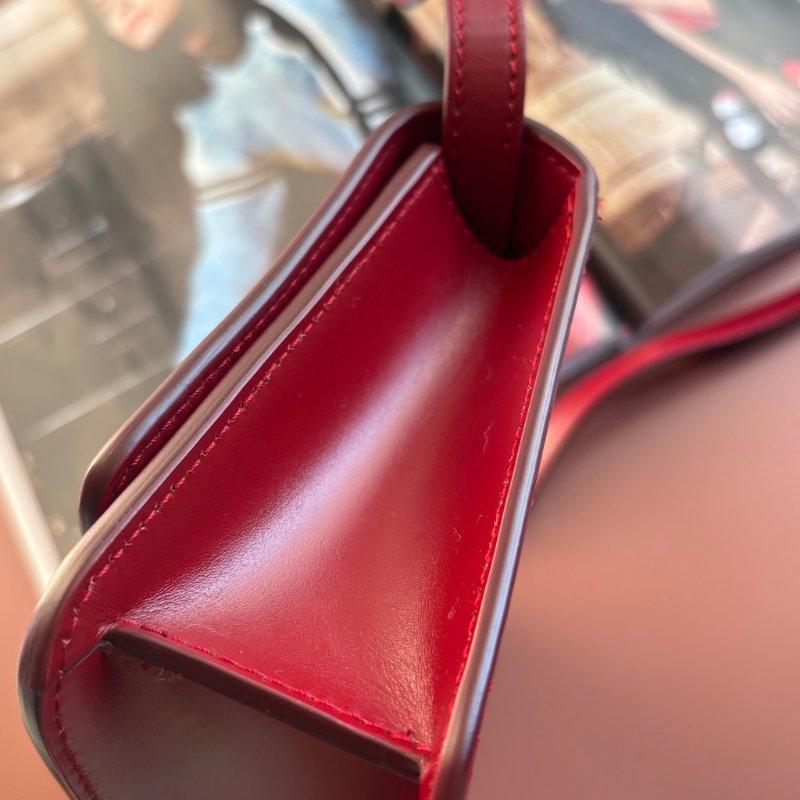 ::BURBERRY:: 楓葉紅色小型皮革 TB 斜背小包 小方包-9
